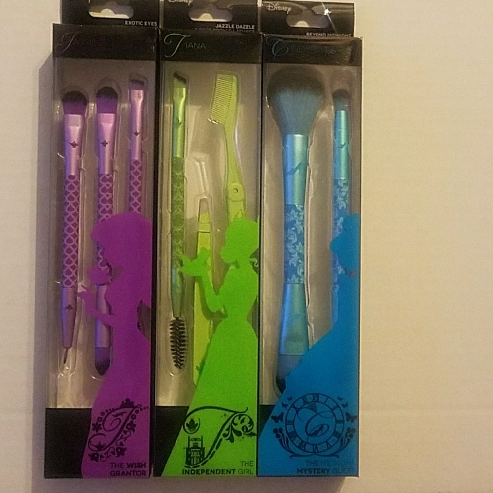 Disney make-up brushes NEW